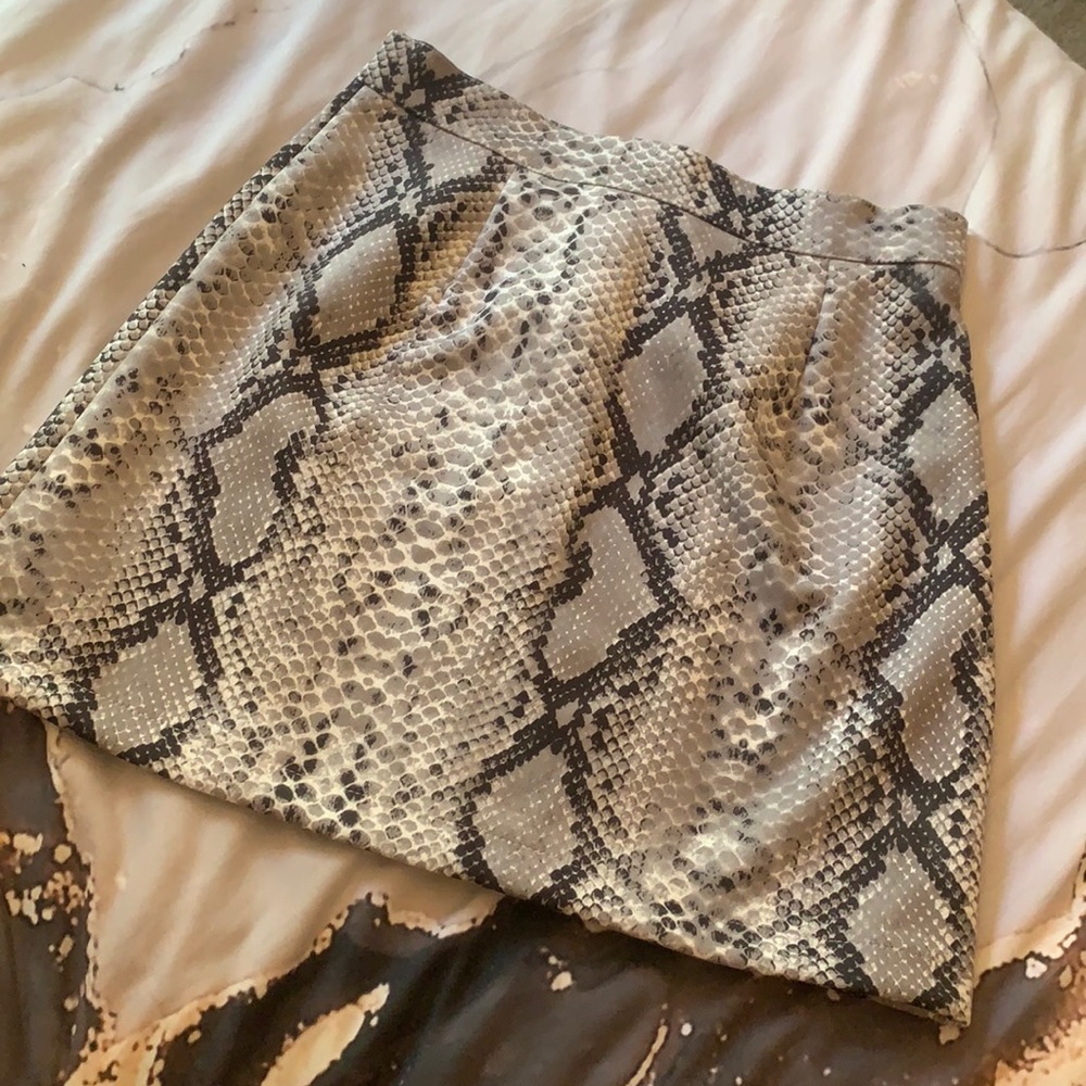 Super soft snakeskin pattern skirt